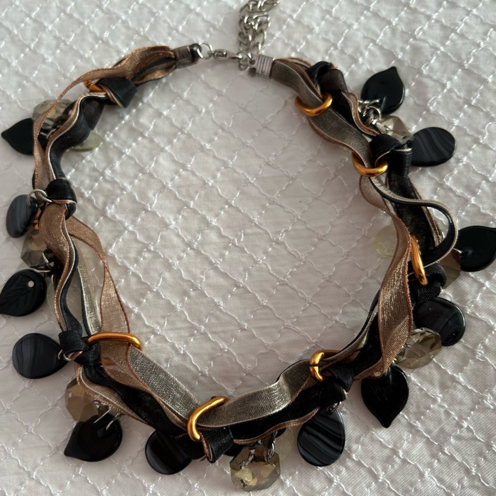 RIBBON/RESIN CHOKER
